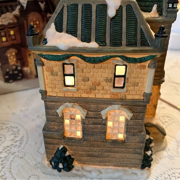 Village Square Lighted Post Office - Picture 3 of 10